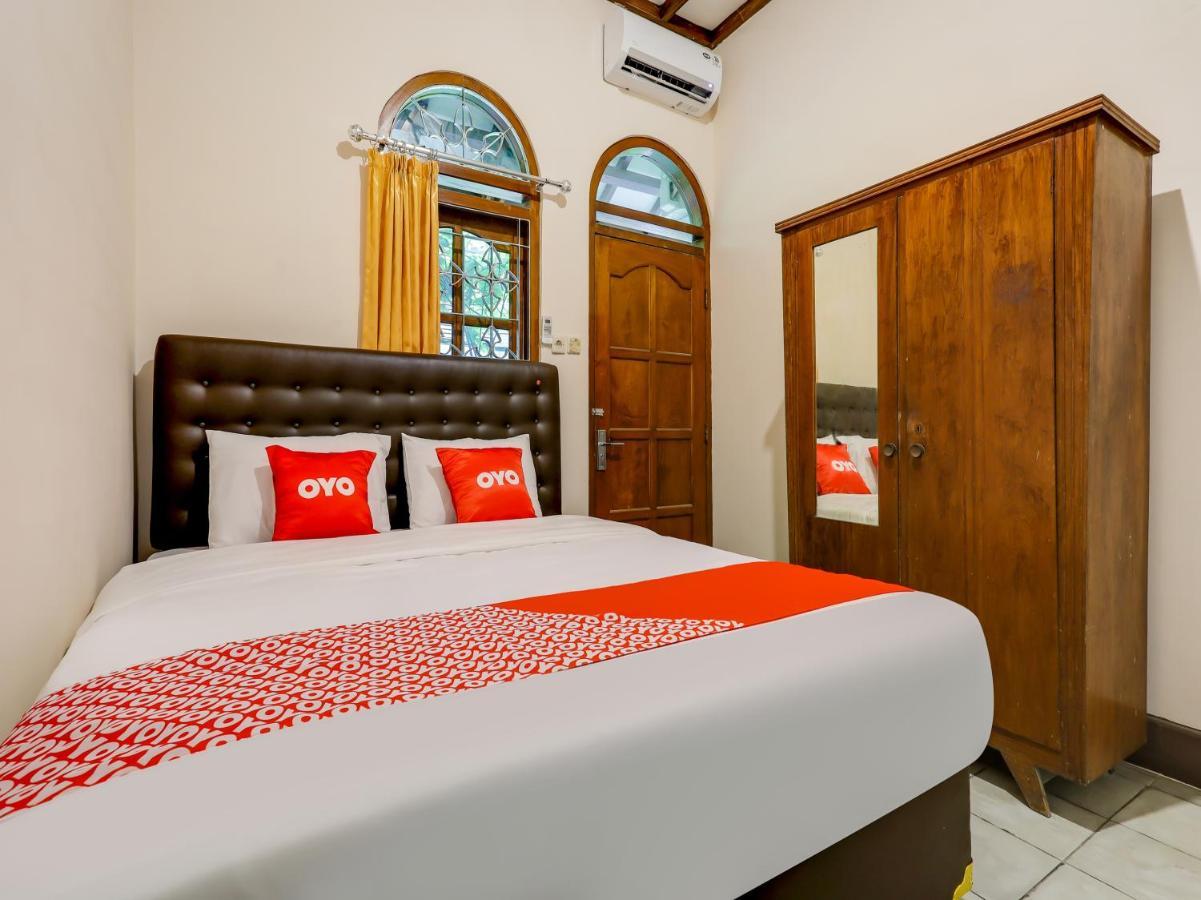 OYO 90095 Indah Homestay Syariah Kejayan Bagian luar foto