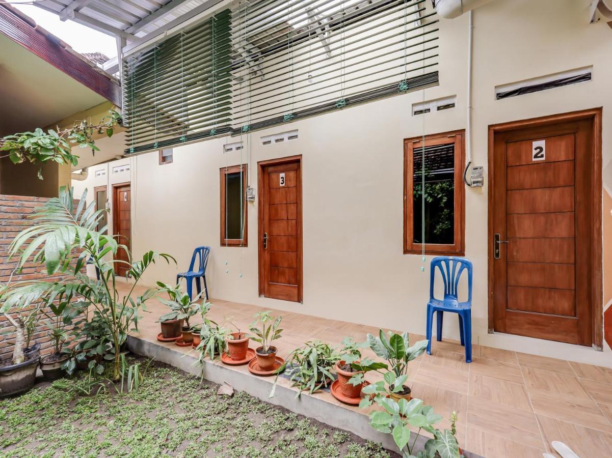 OYO 90095 Indah Homestay Syariah Kejayan Bagian luar foto