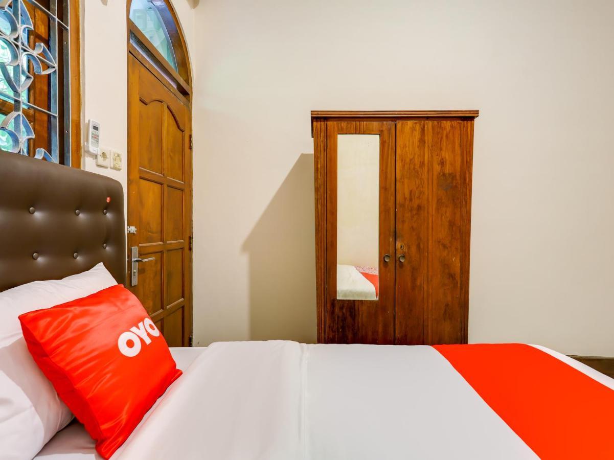 OYO 90095 Indah Homestay Syariah Kejayan Bagian luar foto