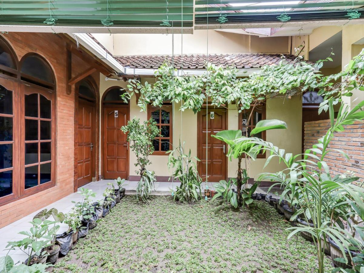 OYO 90095 Indah Homestay Syariah Kejayan Bagian luar foto