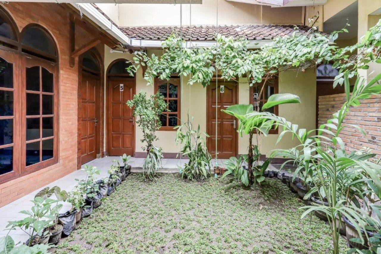 OYO 90095 Indah Homestay Syariah Kejayan Bagian luar foto
